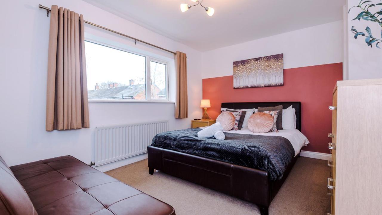 Newhall Road - 4 Bedroom Chester Home - Parking Wervin Екстериор снимка
