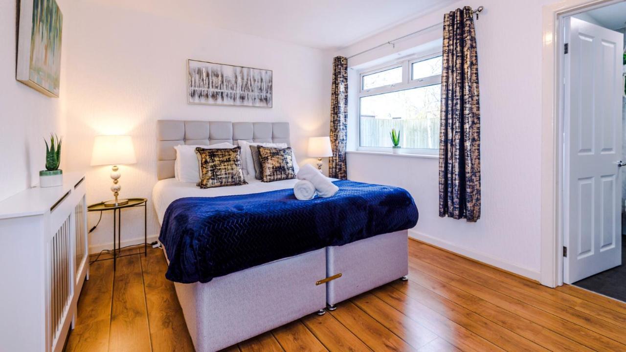 Newhall Road - 4 Bedroom Chester Home - Parking Wervin Екстериор снимка