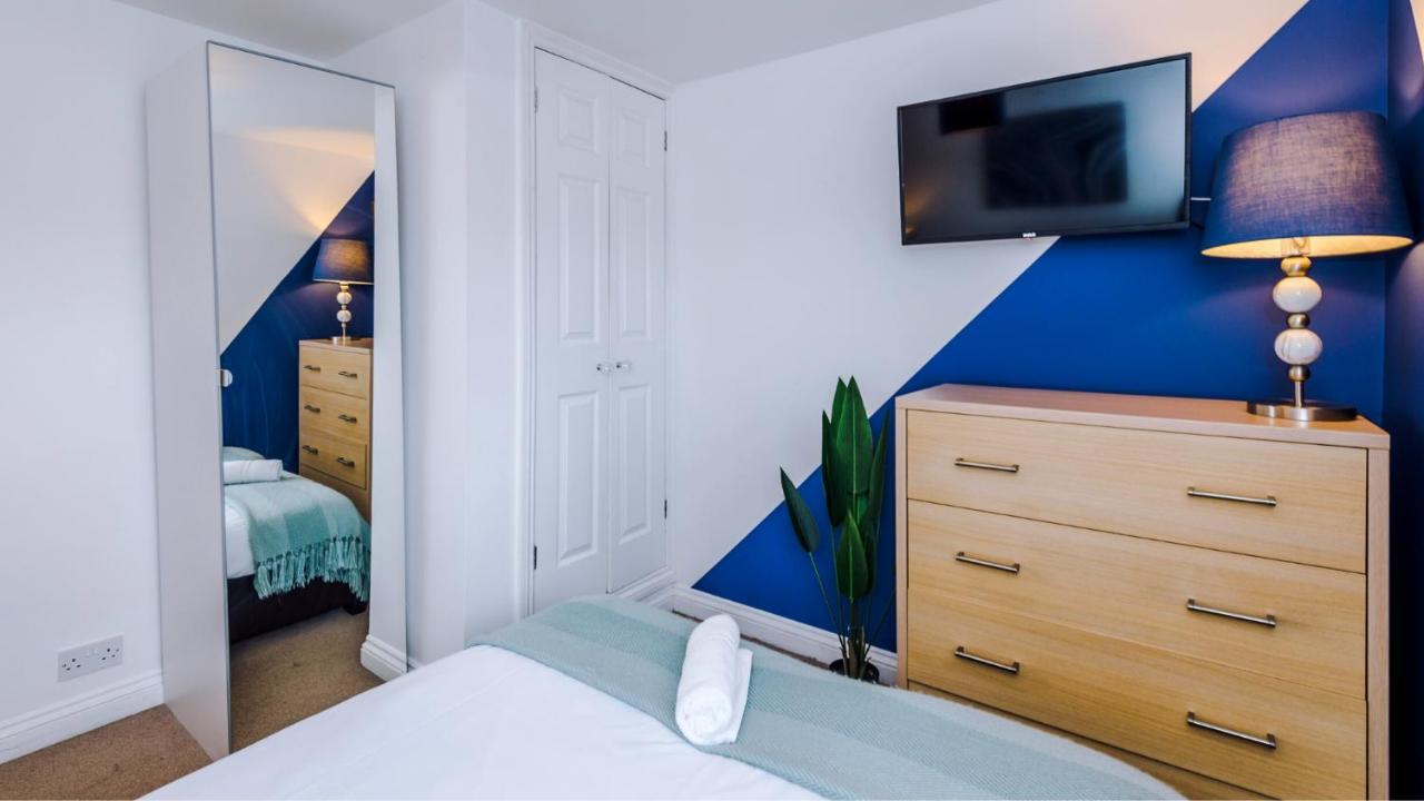 Newhall Road - 4 Bedroom Chester Home - Parking Wervin Екстериор снимка