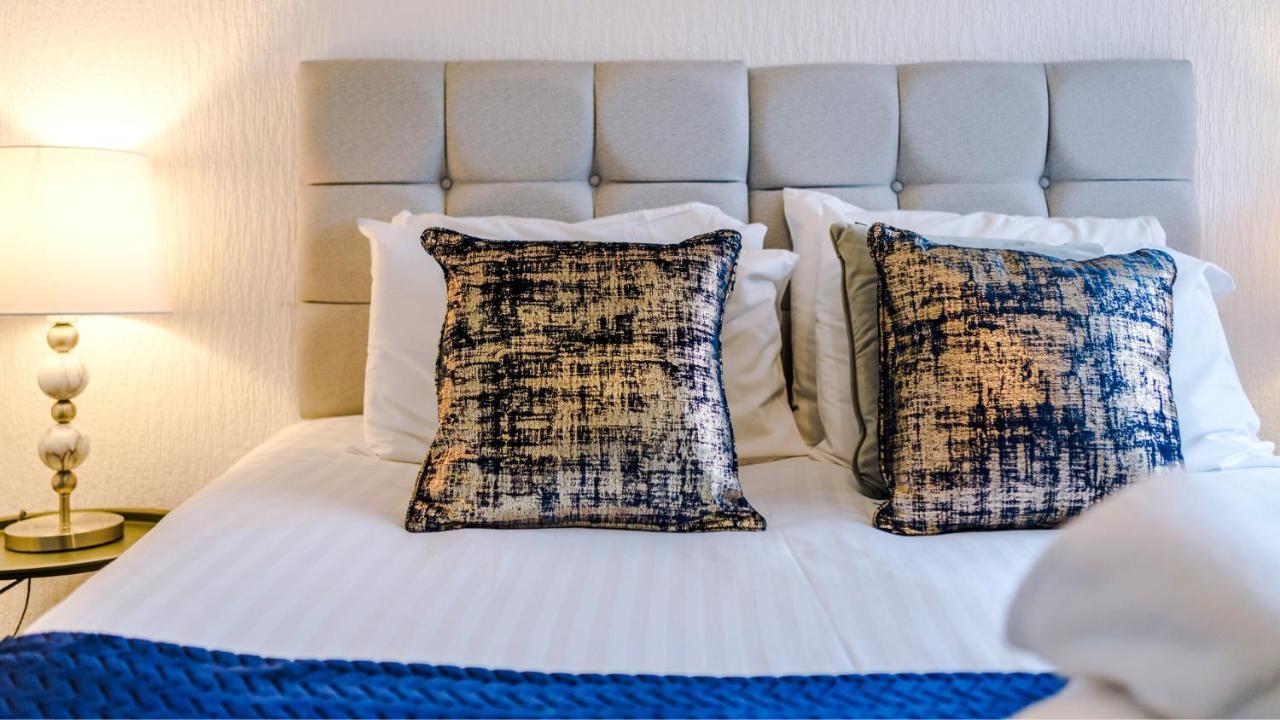Newhall Road - 4 Bedroom Chester Home - Parking Wervin Екстериор снимка