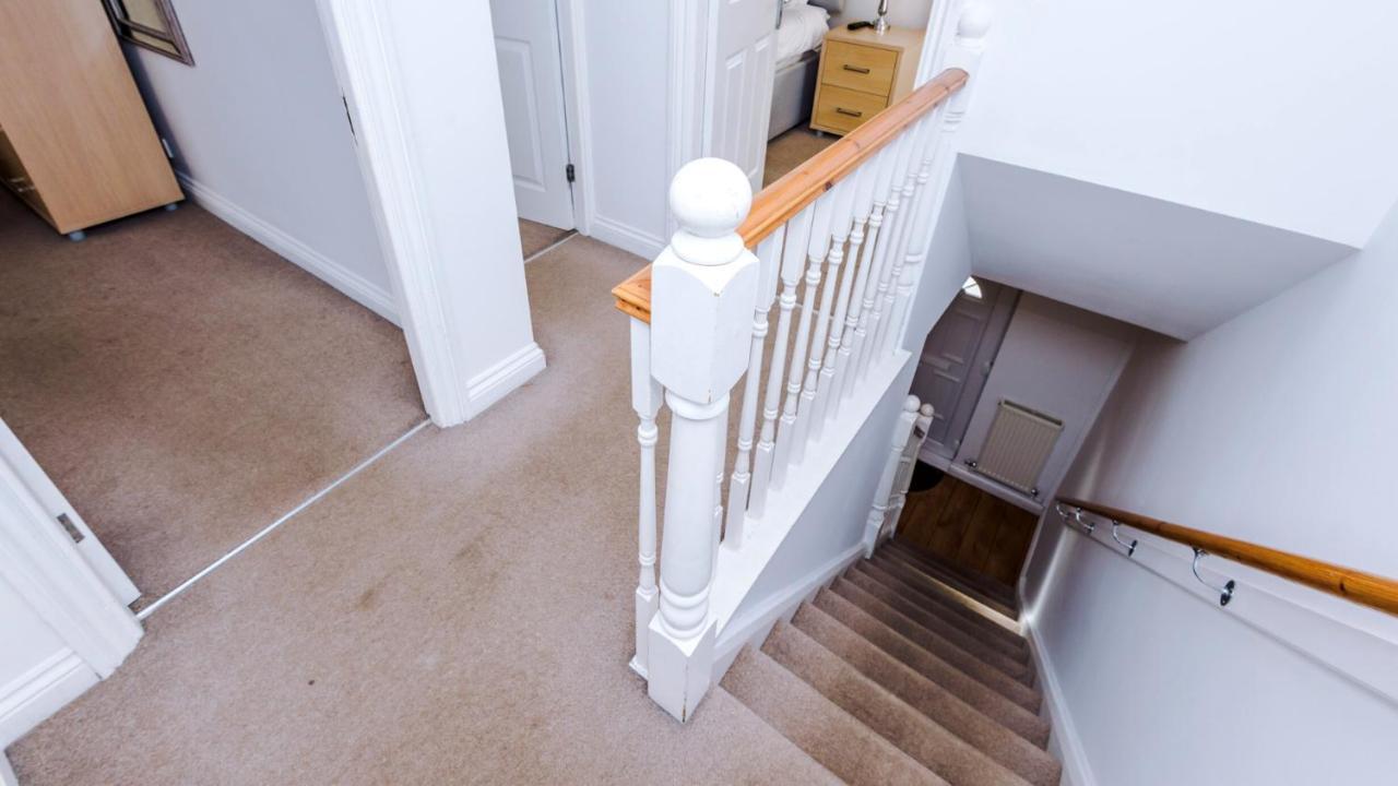 Newhall Road - 4 Bedroom Chester Home - Parking Wervin Екстериор снимка