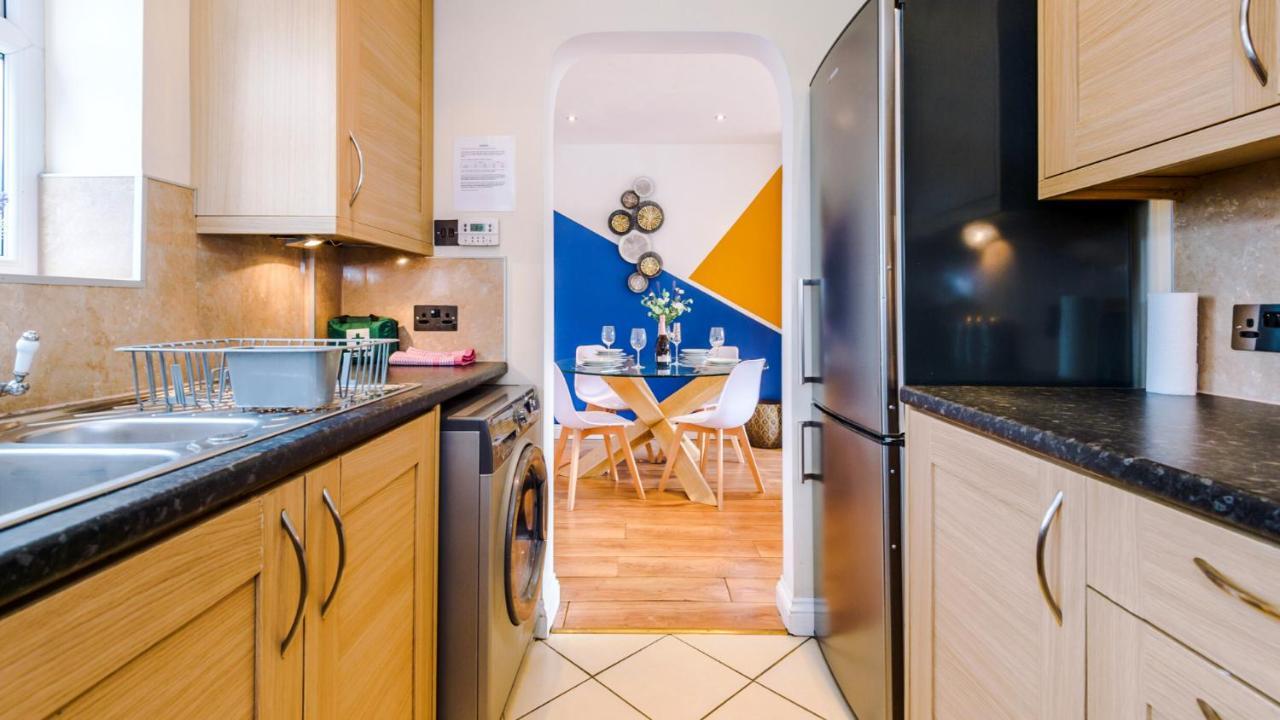 Newhall Road - 4 Bedroom Chester Home - Parking Wervin Екстериор снимка