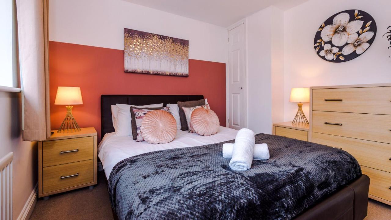 Newhall Road - 4 Bedroom Chester Home - Parking Wervin Екстериор снимка