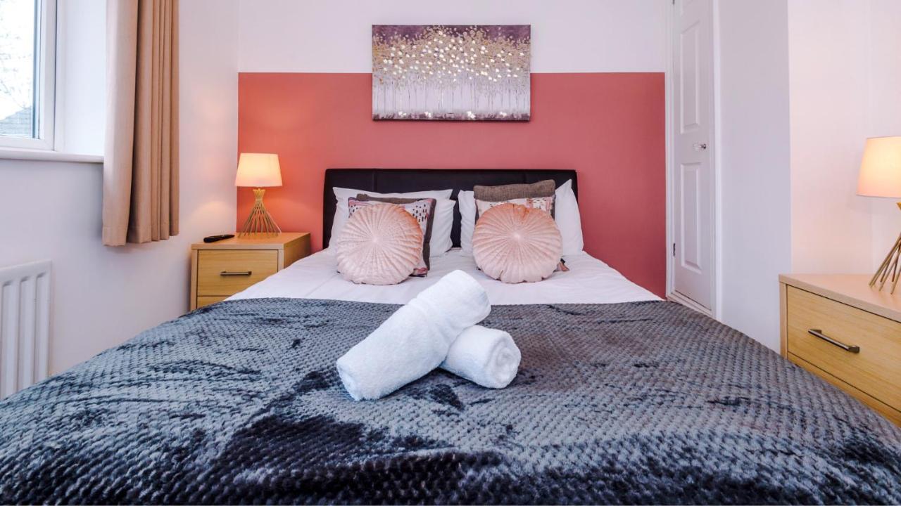 Newhall Road - 4 Bedroom Chester Home - Parking Wervin Екстериор снимка