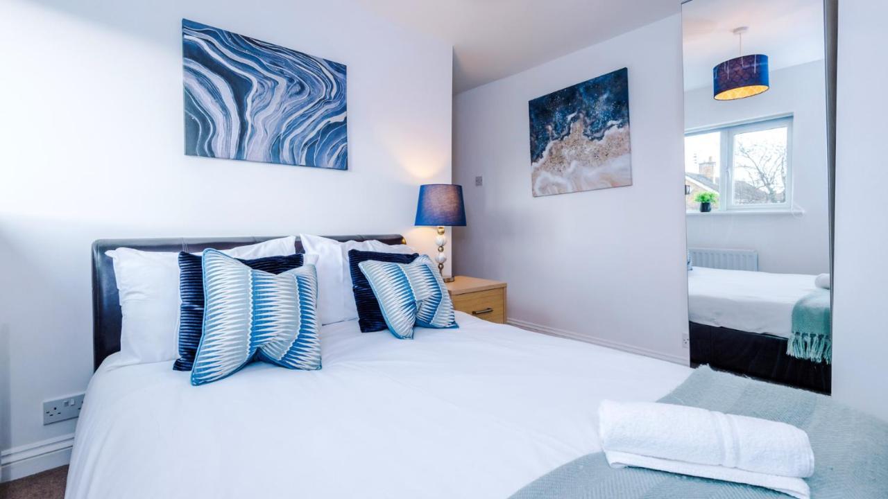Newhall Road - 4 Bedroom Chester Home - Parking Wervin Екстериор снимка