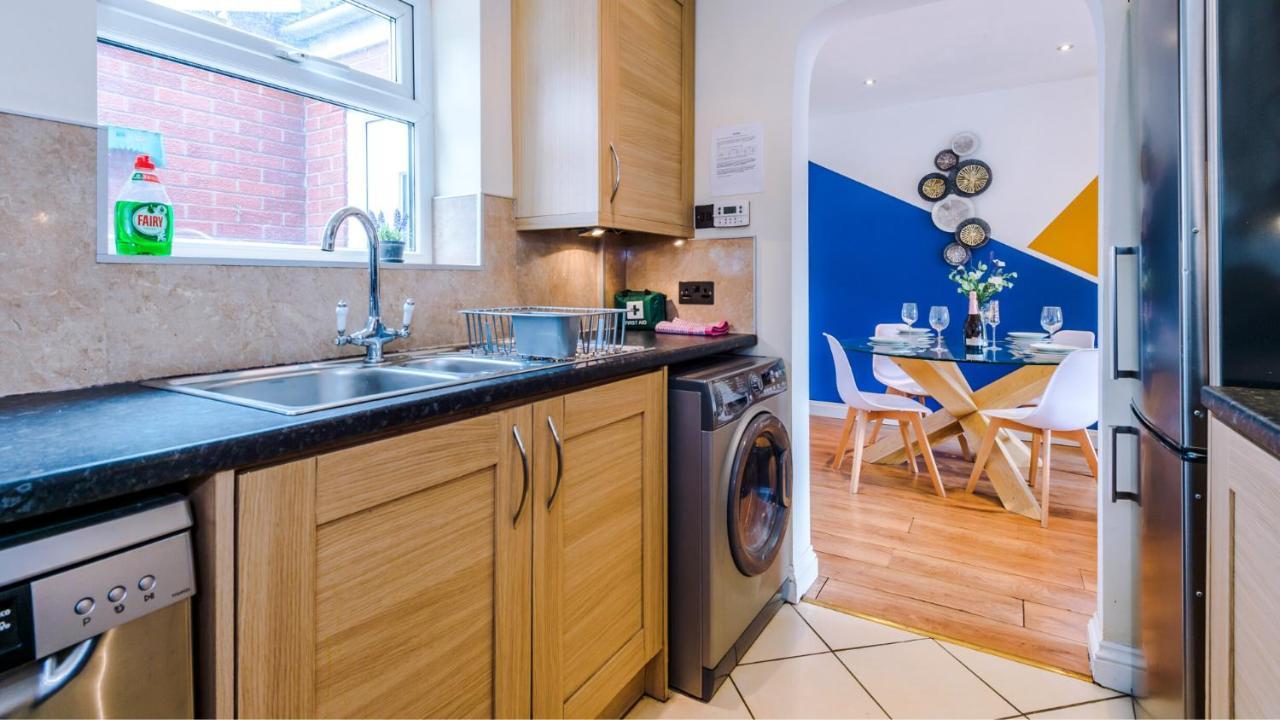 Newhall Road - 4 Bedroom Chester Home - Parking Wervin Екстериор снимка