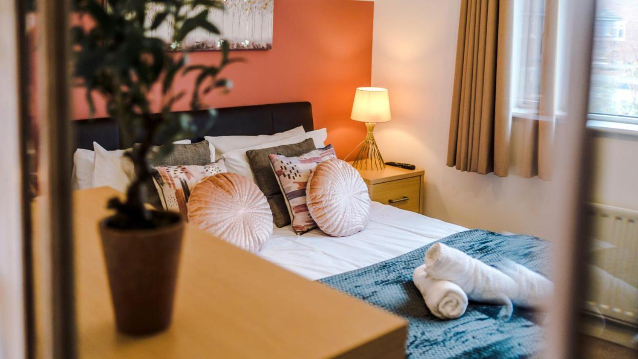Newhall Road - 4 Bedroom Chester Home - Parking Wervin Екстериор снимка
